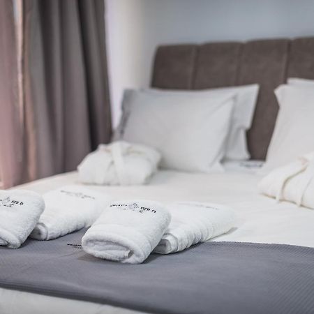 Iguana Gold Luxury Suites 1Min From Ermou Str Athen Eksteriør billede